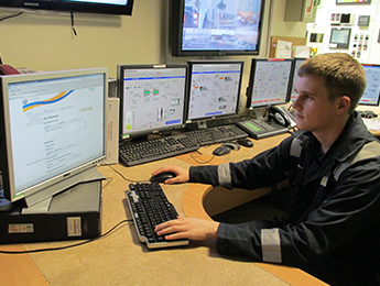 Photo: Plant Operator using Chronicle Manual Data Entry System